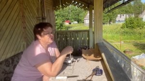 Муж до сих пор таит обиду! Лучше бы не уезжала.