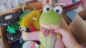 играем в старые детские игрушки, нашли много советских игрушек в деревне и играем в них