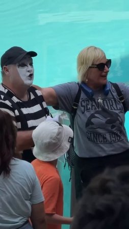 Silent but smooth… respect 😘🤣 Tom mime Seaworld #seaworldmime #tomthemime #funny #shorts