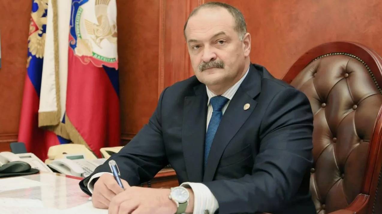 Поздравление Сергея Меликова с Днём Конституции Республики Дагестан