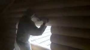 Грубая шлифовка сруба из рубленного бревна внутри - Команда ПАКЛЯ