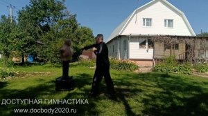 Отработка ударов боевыми чётками монаха в деревне