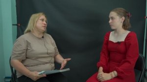 Организатор фотопроекта Алена Шуба дает интервью Ульяне Коробовой