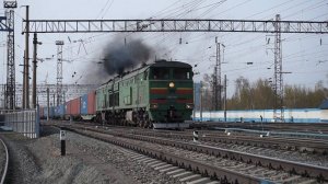 Тепловоз 2ТЭ10М-3390. Отправление с контейнерным и чёрными "медведями".