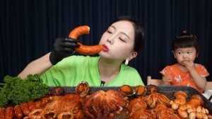 Mukbang - Мукбанг. Красивая девушка и морепродукты