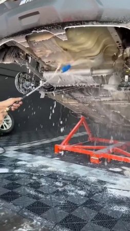 Как выглядит тщательная мойка днища, арок, подвески и скрытых полостей автомобиля.