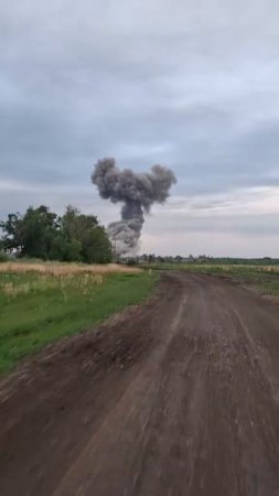Красивое видео прилета российской авиабомбы ФАБ-3000 с УМПК по позициям украинских формирований