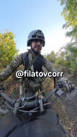 Эпичные кадры дорог войны FPV-дрон атаковал военного корреспондента Андрея Филатова во время движени