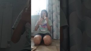 Обрабатываю ногти и руки.