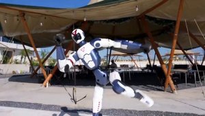 🤖 В Китае стартовали продажи  человекоподобного робота андроида Unitree R1