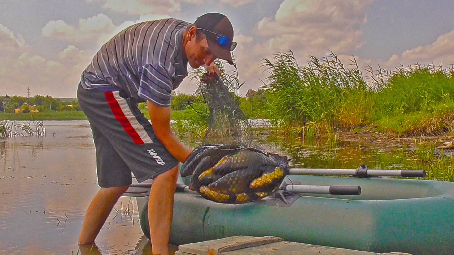 КРУПНЫЕ РЫБИНЫ КЛЮЮТ, В КАМЫШИ ПРУТ! ЛОВЛЯ ЛИНЯ НА УДОЧКУ! Рыбалка на поплавок гусиное перо смотреть онлайн