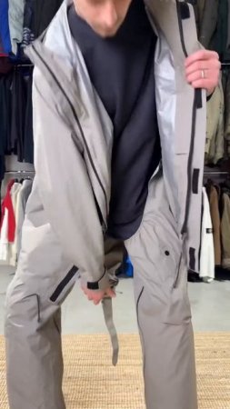 Stone Island создали гибрид куртки с брюками — штанины вынимаются прямо из карманов
