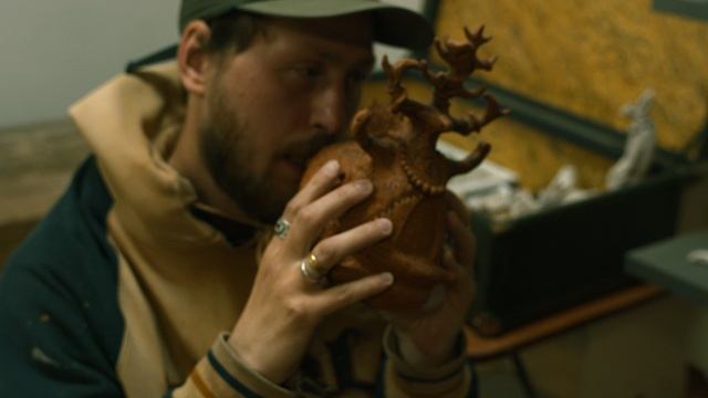 В мастерской художника-керамиста Романа Антонова смотреть онлайн