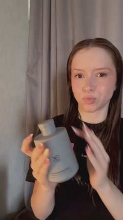 Волосы  гладкие, блестящие и ухоженные