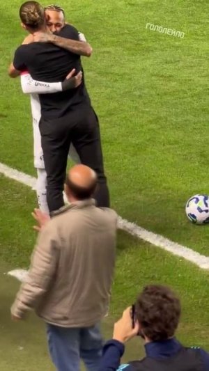 Неймар прокидывает между ног тренеру соперника #футбол #football