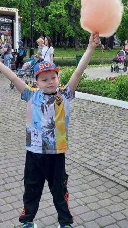 Сгенерировал телефон :)