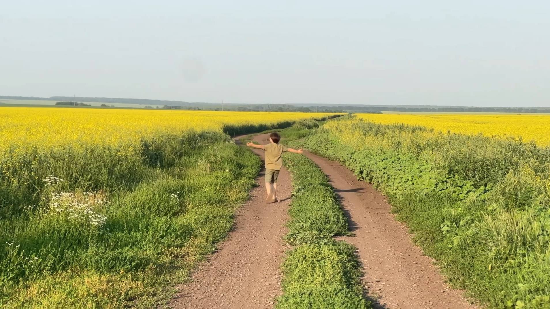 А вот еще тепленький! Только из студии! Новой клип на песню Родные края Макар ЩегловNIKA WANN