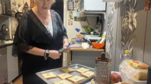 БЫСТРАЯ ПИЦЦА НА ХЛЕБЕ🍕ДЕГУСТИРУЮ КРАКОВСКУЮ КОЛБАСУ!