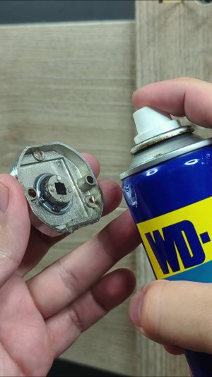 Установщик межкомнатных дверей поделился хитростью!