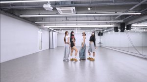 Kiss of life (키스 오브 라이프)-'k bye' dance practice
mirrored