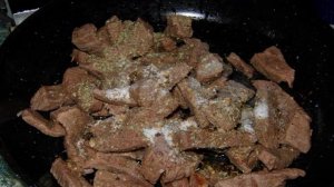 Говядина, тушеная с огурцами