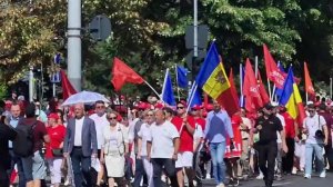 В Кишиневе проходит массовый митинг оппозиции