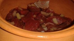 Говядина тушеная в горшочке