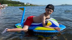 Мирослав открыл купальный сезон 2025! 🌊🏄 Всем хорошего отдыха!)