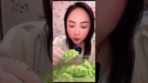 АСМР/Поедание льда со вкусом матча на камеру/ASMR/Мукбанг