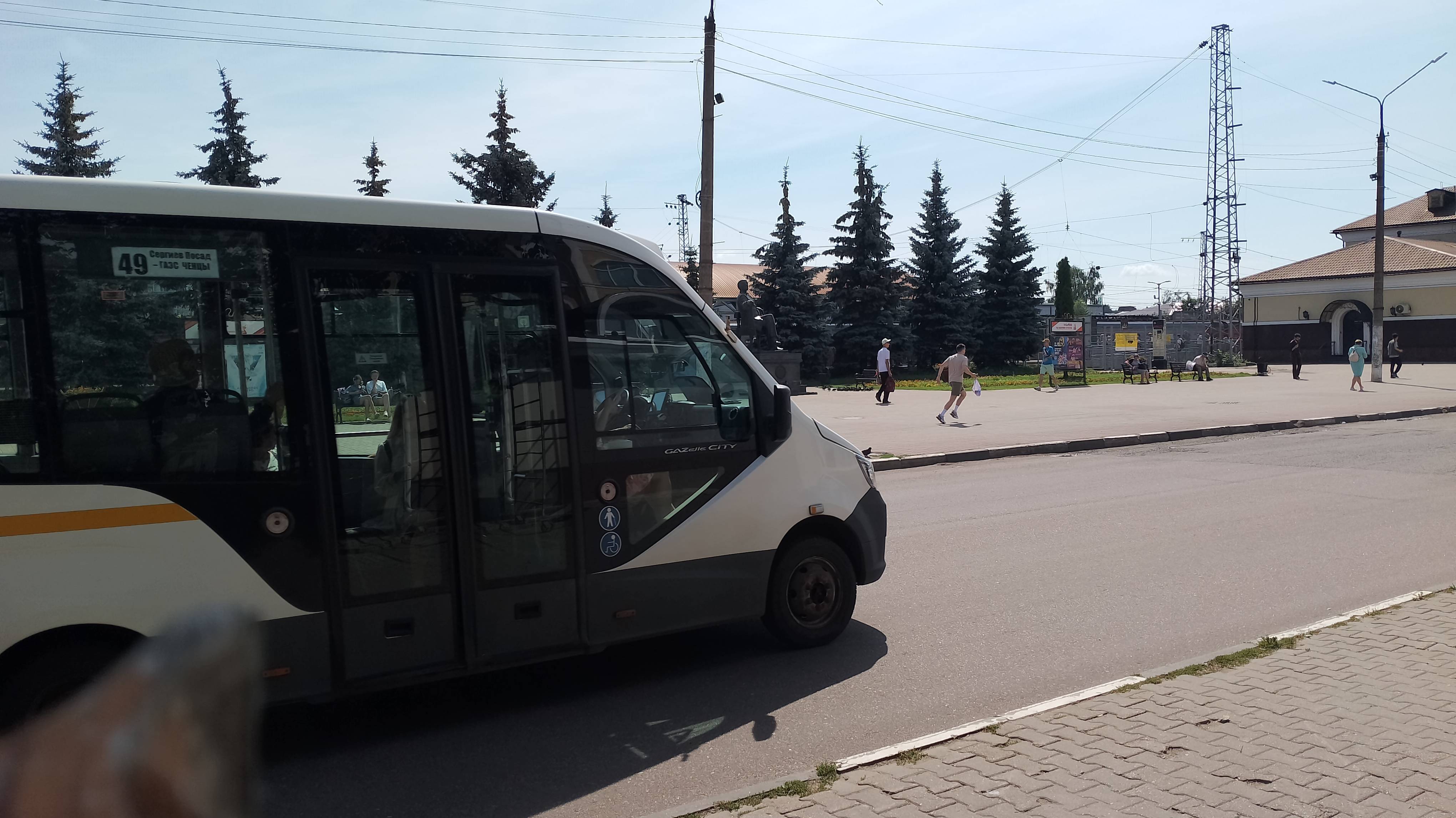 Прогулка по Сергиево Посаду. Дорожки разочаровали в центре.