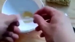 Подожгли приправу от лапши быстрого приготовления) Посмотрите что стало