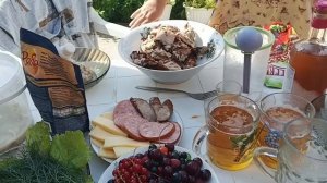 Ездила в баню к сестре.