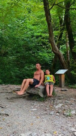🛤️ Путь к водопаду — главное приключение!  
5 утра, босые ноги на земле  
🌲