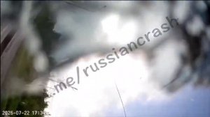 Остановился на светофоре.