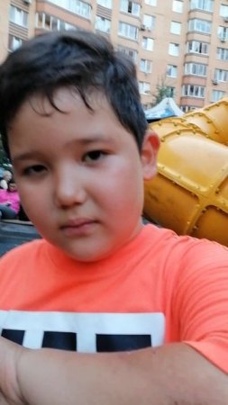 У славы моего друга идёт кровь.