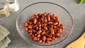 Диетический салат с фасолью