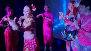 танцевальное шоу Сандари, индийский флэшмоб