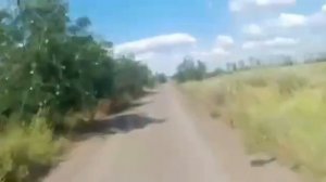 Украинский FPV-дрон упал прямо перед российским штурмовиком и не взорвался !!!