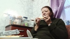 Мугбанг в саду, купила роллы.