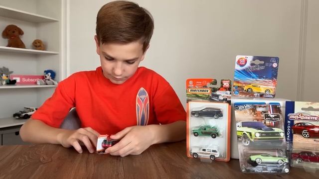 Распаковка автомобиля, изготовленного на заказ – Марк показывает Hot Wheels в масштабе от 1_64 смотреть онлайн