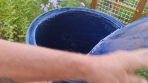 Переделка пластиковой бочки для полива.