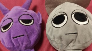 играем в мягкие игрушки спрунки для детей, фиолетовый и серый спрунки мягкие детские игрушки