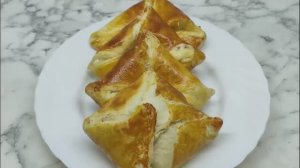Готовим хачапури с сыром из слоёного теста! Вкусно, просто и быстро.