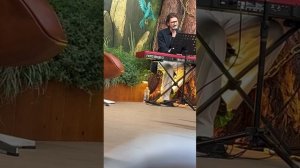 "Виноградная косточка"
Автор:Булат Окуджава
исполняет Леонид Овруцкий