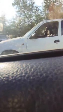 На выезде из Таганрога произошла авария — столкнулись 2 легковушки.