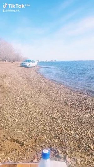 Мужик застрял в песке у речки 🤬