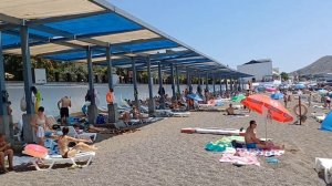 Крым. Судак. 27.07.25 г. Прогулка по пляжу. Прозрачное и чистое море.