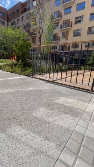 Домаск | Благоустройство дорожек из брашированного бетона во дворе ЖК Речной порт в Тюмени 400 м2