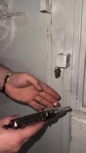 Спасательный круг для заевшего древнего замка.