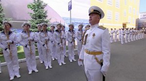 В России чествуют военных моряков